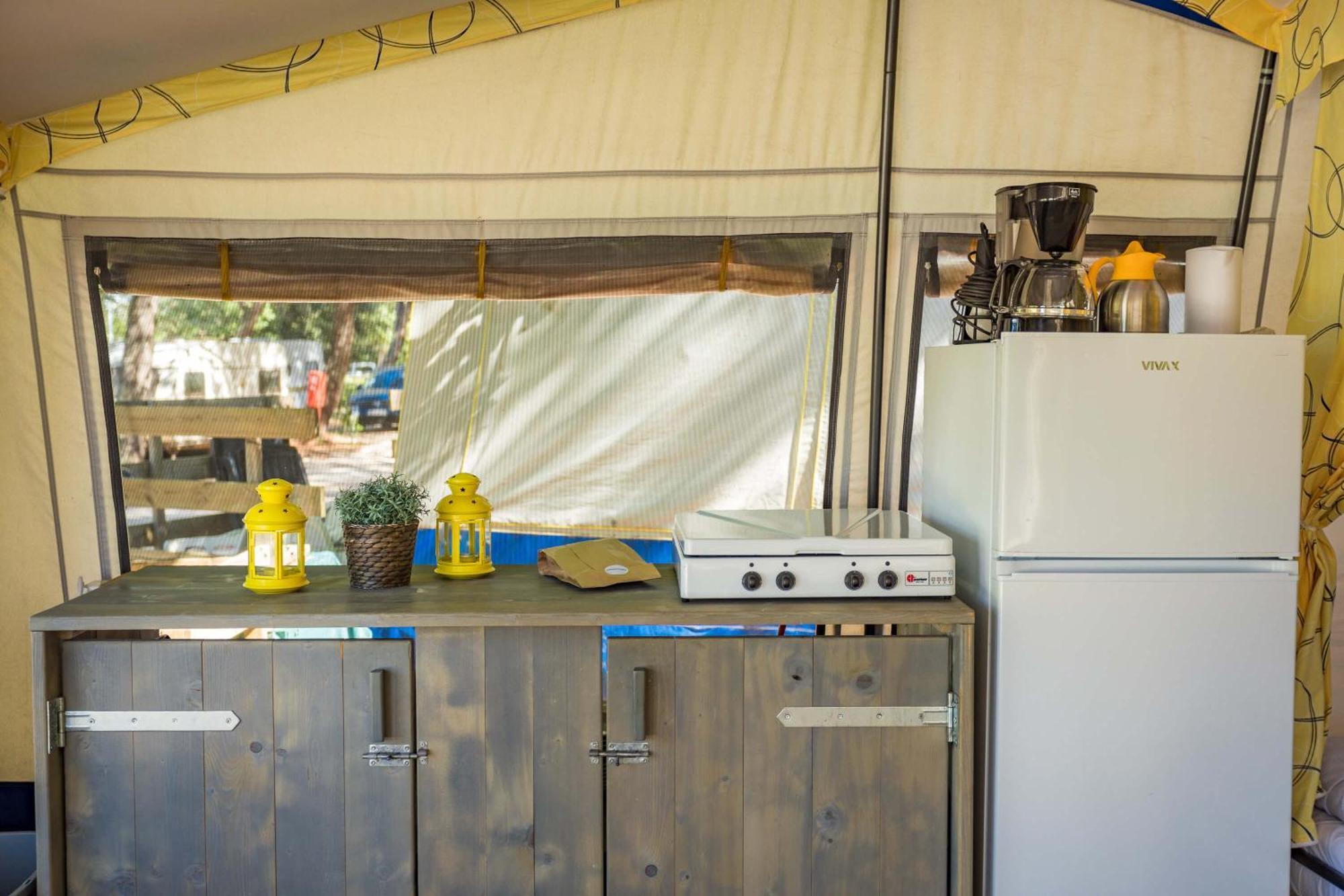 Easyatent Bungalow Tent Lanterna Červar-Porat Quarto foto