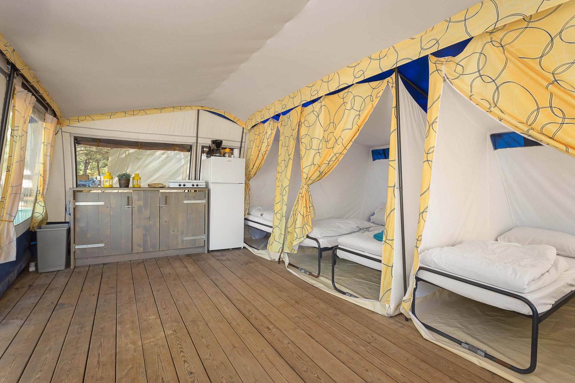 Easyatent Bungalow Tent Lanterna Červar-Porat Quarto foto